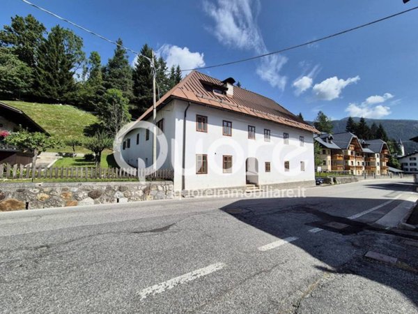 casa indipendente in vendita a Tarvisio in zona Camporosso