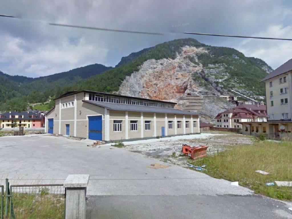locale commerciale in vendita a Tarvisio in zona Cave del Predil