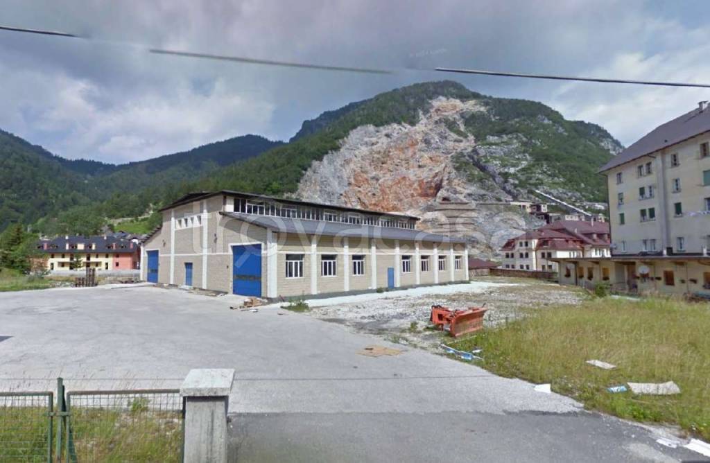 locale commerciale in vendita a Tarvisio in zona Cave del Predil