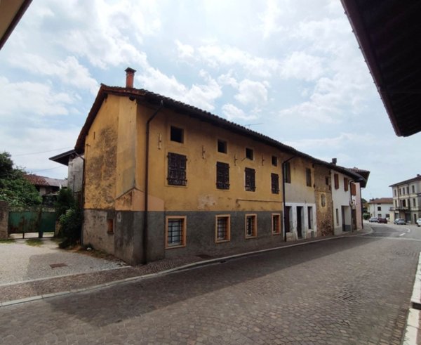 casa semindipendente in vendita a Tavagnacco in zona Adegliacco