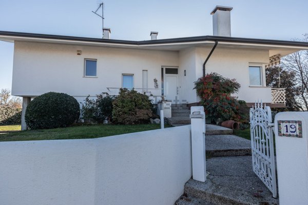 casa indipendente in vendita a Tavagnacco in zona Adegliacco