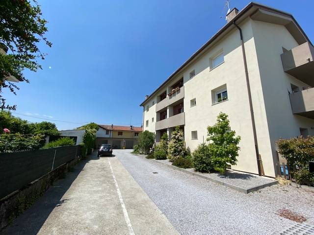 intera palazzina in vendita a Tavagnacco in zona Feletto Umberto