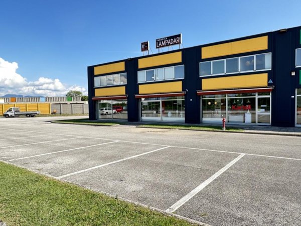 negozio in vendita a Tavagnacco