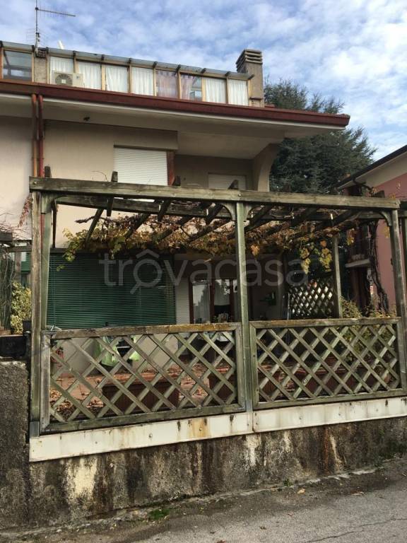 casa indipendente in vendita a Tavagnacco