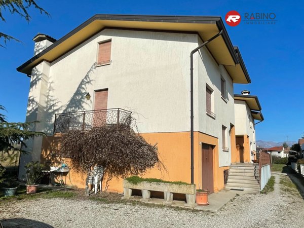 casa indipendente in vendita a Tavagnacco in zona Adegliacco