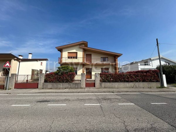 casa indipendente in vendita a Tavagnacco in zona Colugna