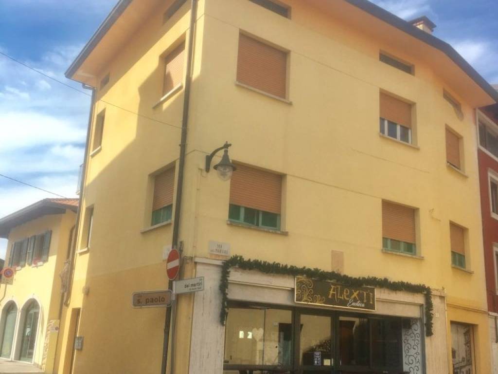 intera palazzina in vendita a Tavagnacco in zona Feletto Umberto