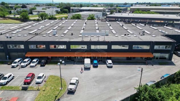 locale commerciale in vendita a Tavagnacco