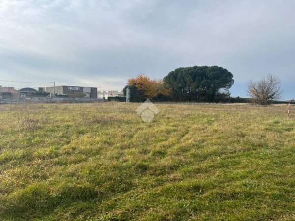 terreno edificabile in vendita a Tavagnacco in zona Feletto Umberto