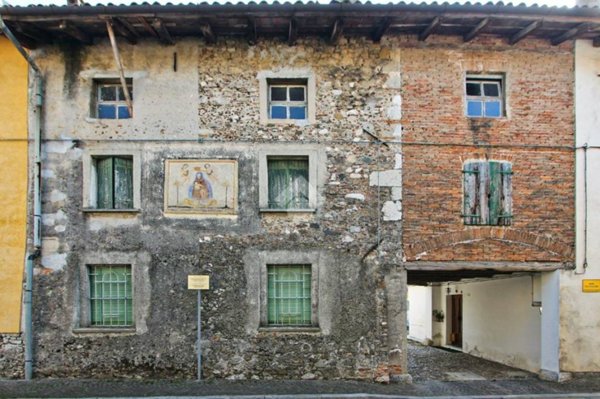 casale in vendita a Tavagnacco in zona Feletto Umberto