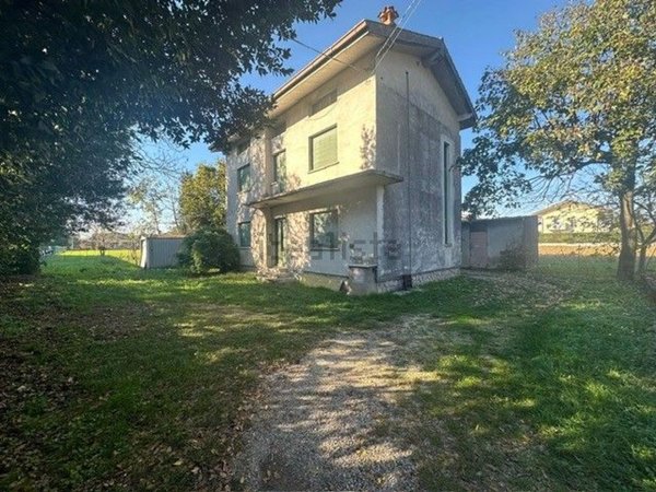 casa indipendente in vendita a Tavagnacco in zona Adegliacco