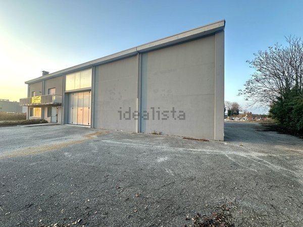 capannone in vendita a Tavagnacco