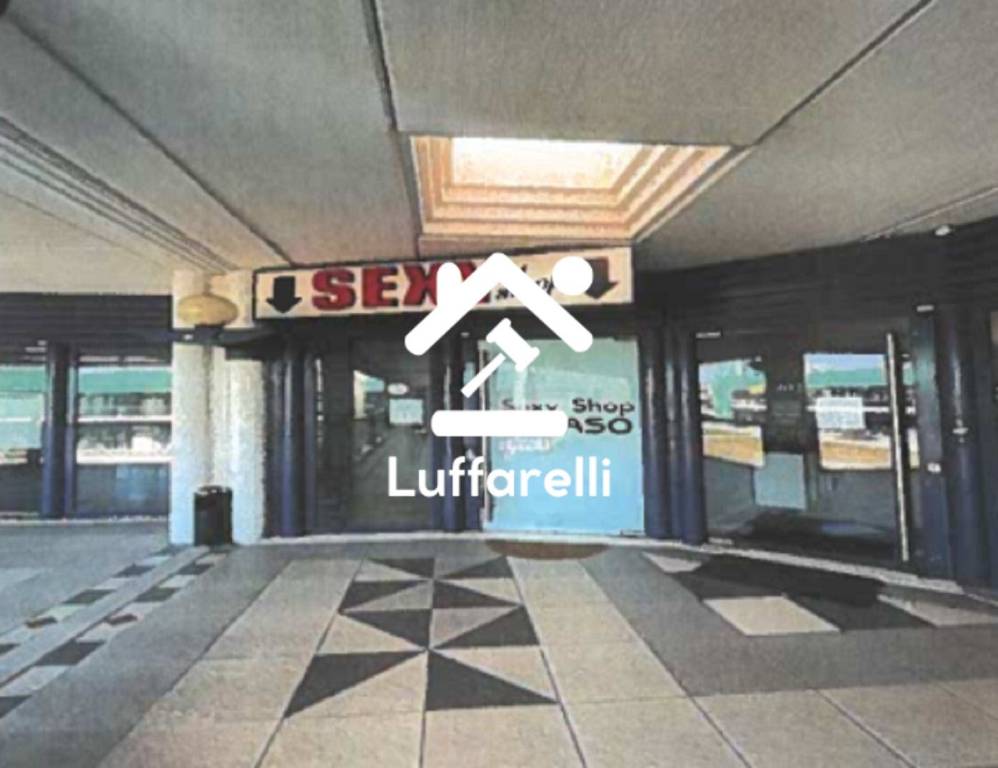 negozio in vendita a Tavagnacco in zona Feletto Umberto