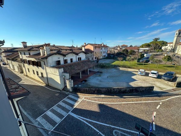 negozio in vendita a Tavagnacco in zona Adegliacco