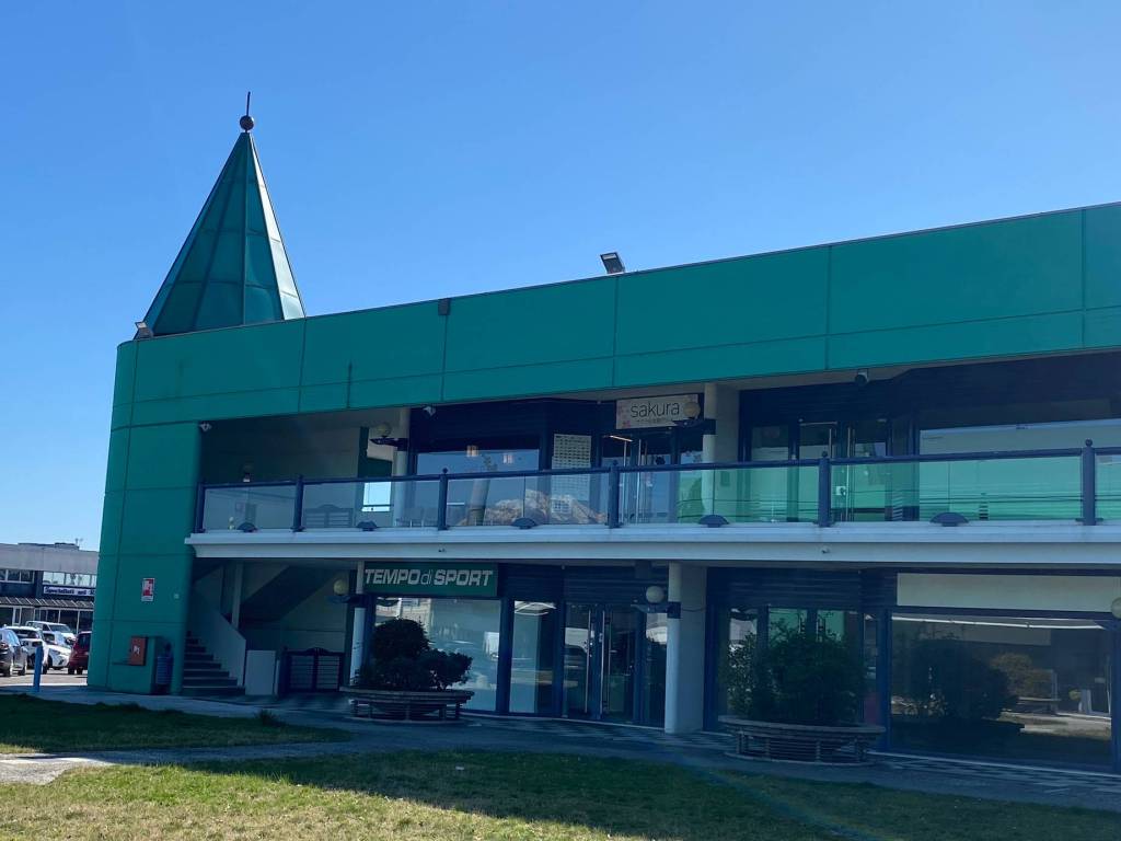 negozio in vendita a Tavagnacco in zona Feletto Umberto