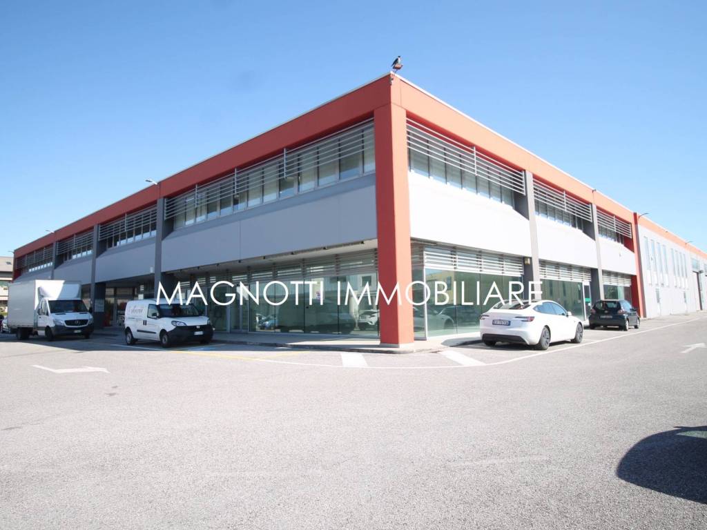 negozio in vendita a Tavagnacco
