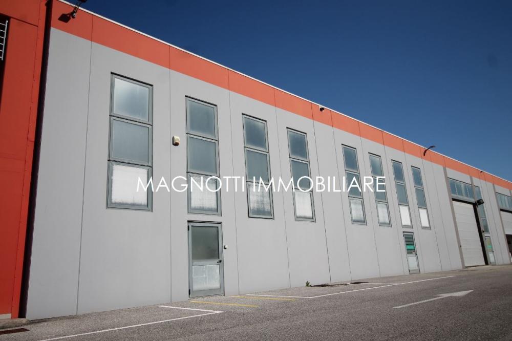 locale di sgombero in vendita a Tavagnacco