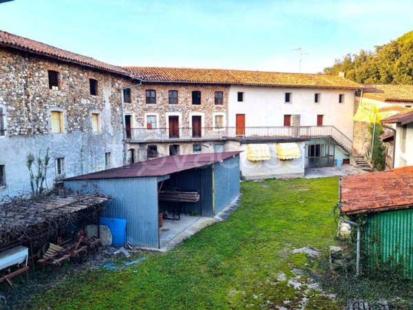 casa indipendente in vendita a Tavagnacco