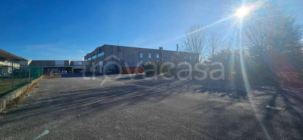 locale di sgombero in vendita a Tavagnacco