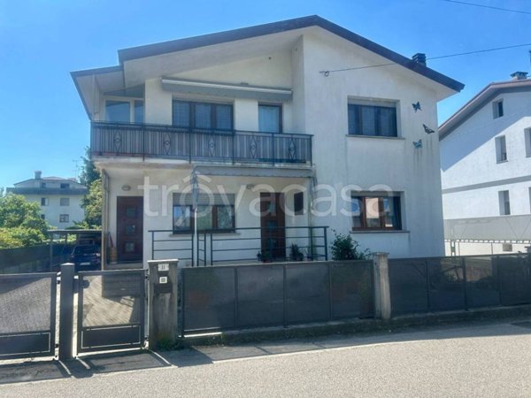 casa indipendente in vendita a Tavagnacco in zona Feletto Umberto