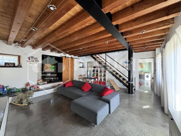 casa indipendente in vendita a Tavagnacco in zona Feletto Umberto