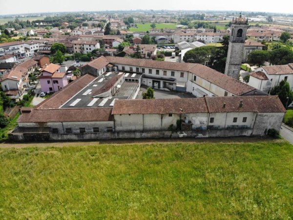 intera palazzina in vendita a Tavagnacco in zona Feletto Umberto