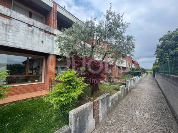 casa indipendente in vendita a Tavagnacco in zona Feletto Umberto