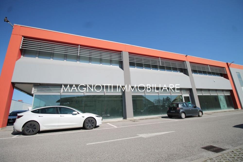 negozio in vendita a Tavagnacco
