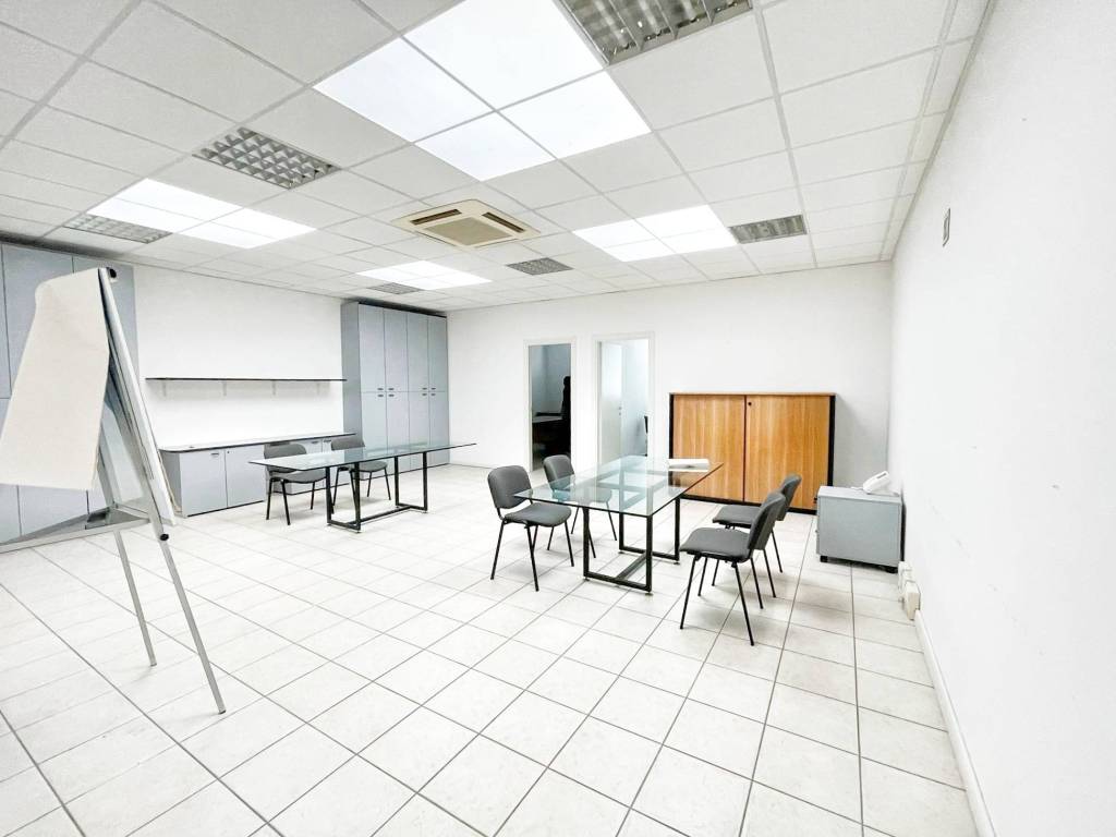 ufficio in vendita a Tavagnacco in zona Feletto Umberto