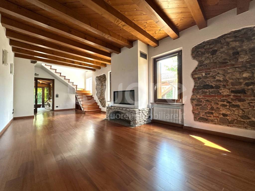 casa indipendente in vendita a Tavagnacco in zona Adegliacco