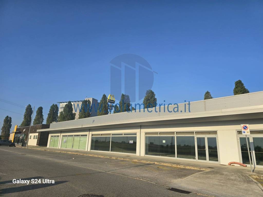 negozio in vendita a Tavagnacco