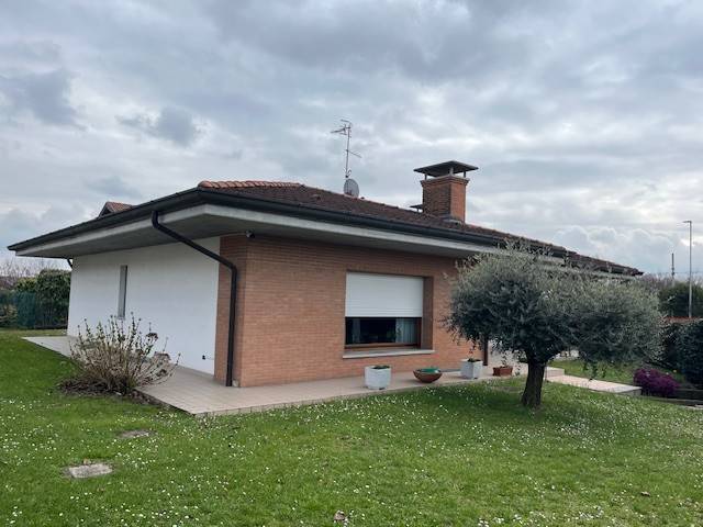 casa indipendente in vendita a Tavagnacco