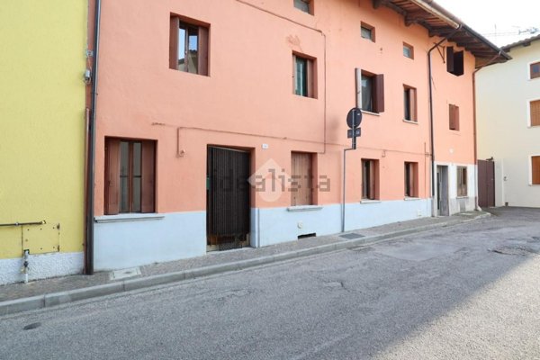 appartamento in vendita a Tavagnacco in zona Adegliacco
