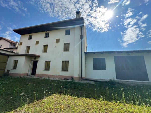 casa indipendente in vendita a Tavagnacco in zona Feletto Umberto