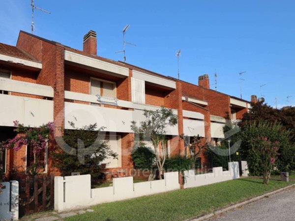 casa indipendente in vendita a Tavagnacco in zona Feletto Umberto