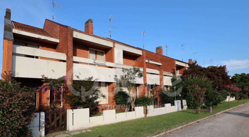 casa indipendente in vendita a Tavagnacco in zona Feletto Umberto