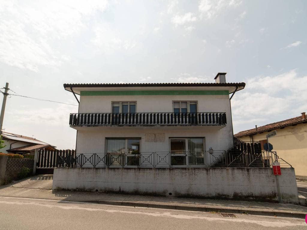 casa indipendente in vendita a Tavagnacco in zona Colugna