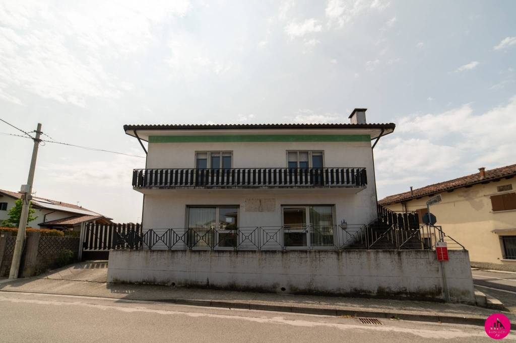 casa indipendente in vendita a Tavagnacco in zona Colugna