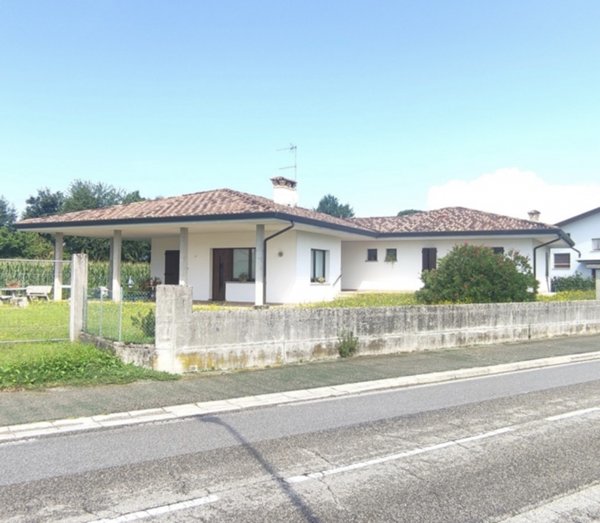 casa indipendente in vendita a Tavagnacco