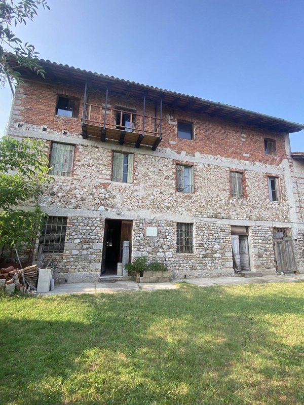 casale in vendita a Tavagnacco in zona Feletto Umberto