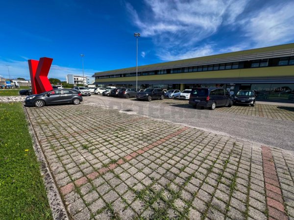 ufficio in vendita a Tavagnacco in zona Feletto Umberto