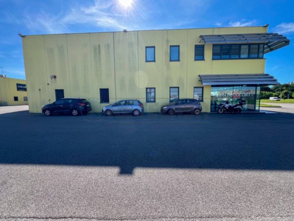 ufficio in vendita a Tavagnacco in zona Feletto Umberto