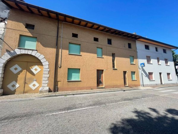 casa indipendente in vendita a Tavagnacco in zona Feletto Umberto