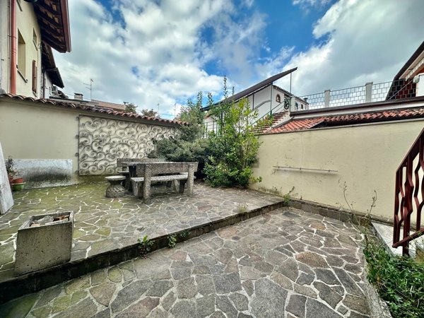 esavano in vendita a Tavagnacco in zona Feletto Umberto