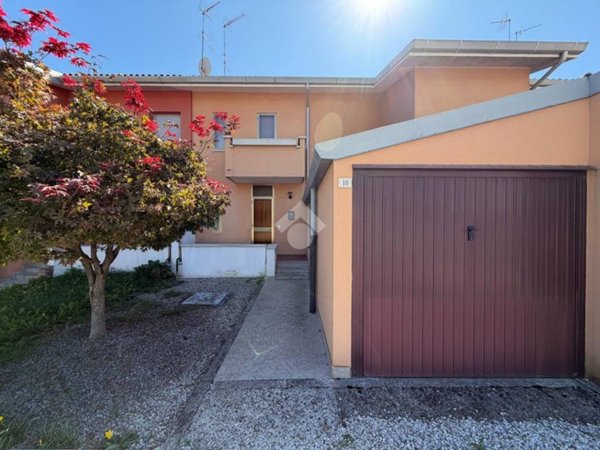 casa indipendente in vendita a Tavagnacco in zona Feletto Umberto