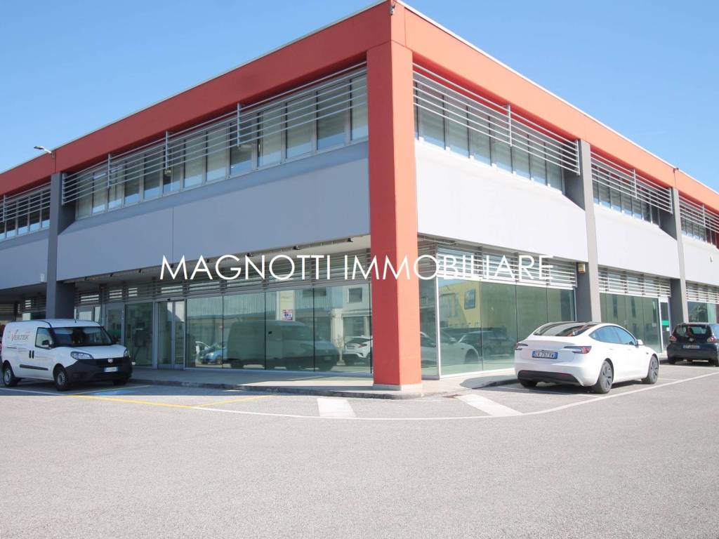 negozio in vendita a Tavagnacco