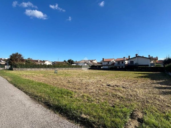 terreno edificabile in vendita a Tavagnacco in zona Adegliacco