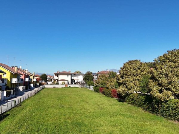 terreno edificabile in vendita a Tavagnacco in zona Feletto Umberto