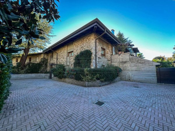 casa indipendente in vendita a Tavagnacco in zona Feletto Umberto