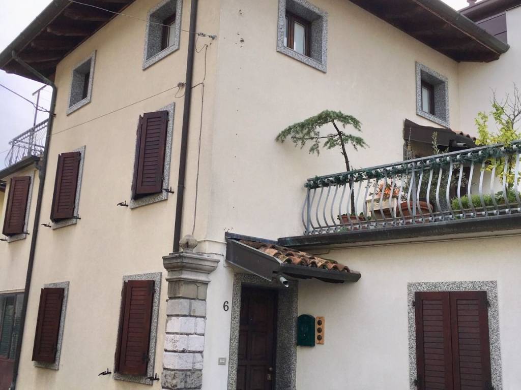 casa indipendente in vendita a Tavagnacco in zona Feletto Umberto